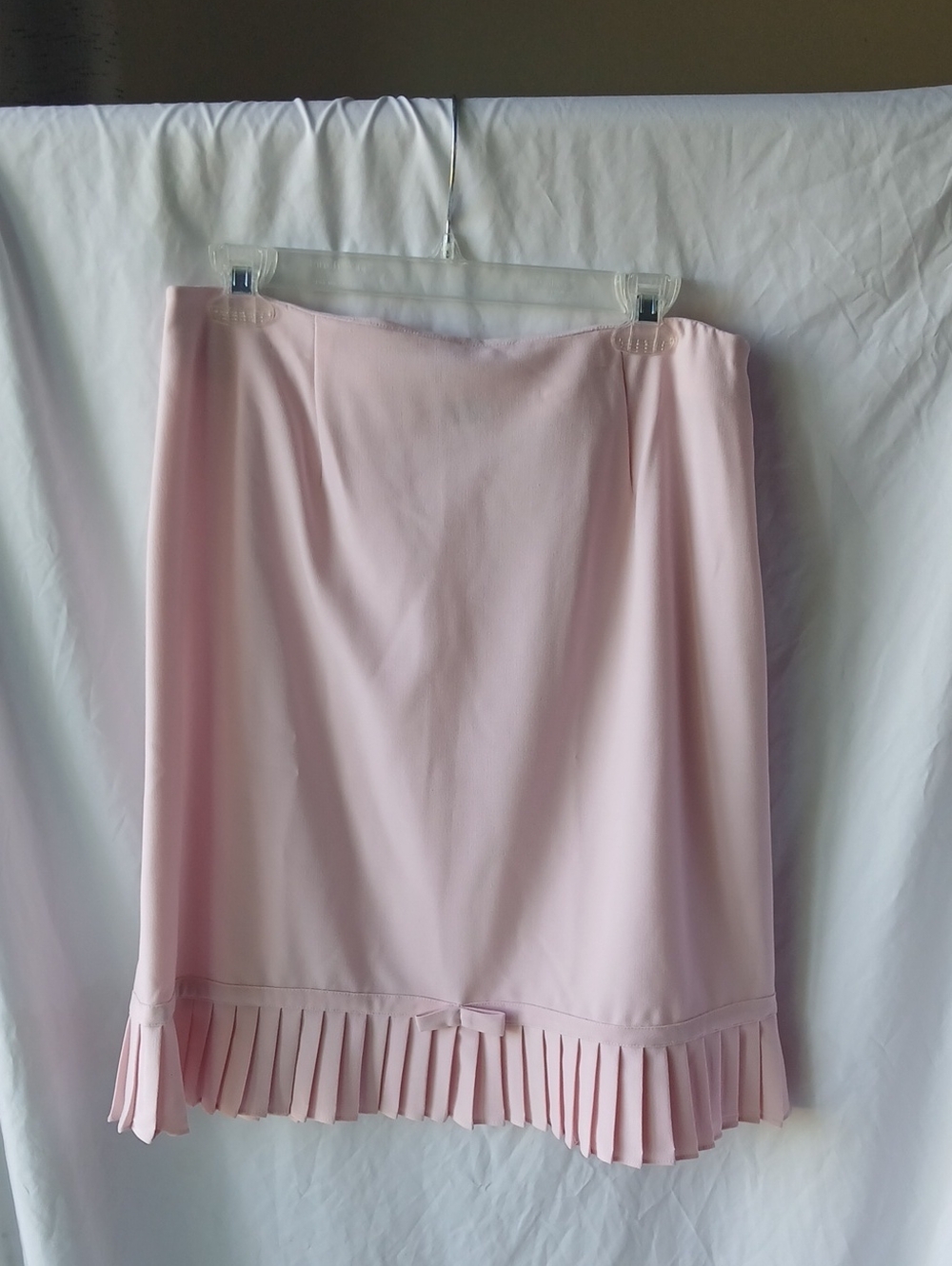 Larry Levine Blush Pink Pleated-Hem Midi Skirt